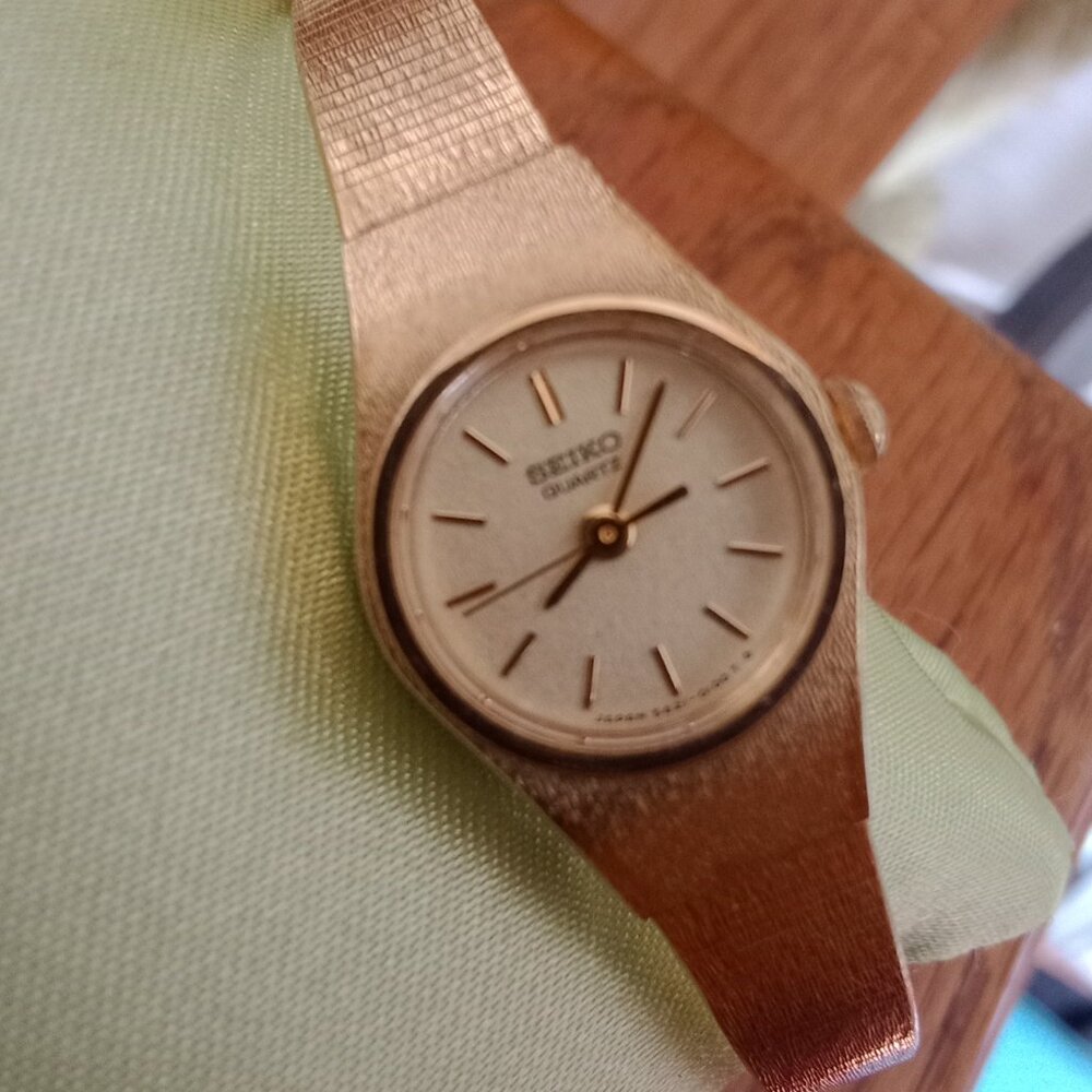 Seiko Women's Quartz Watch - Picture 2 of 6